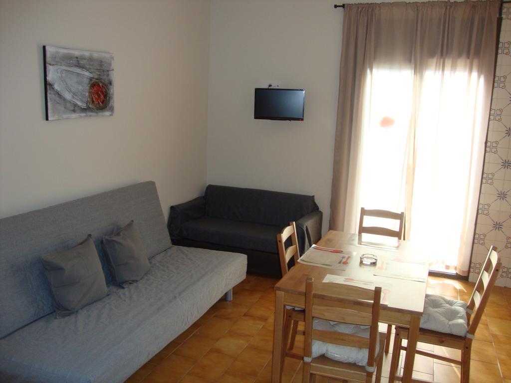 Apartaments Claudi Tossa de Mar Exterior photo